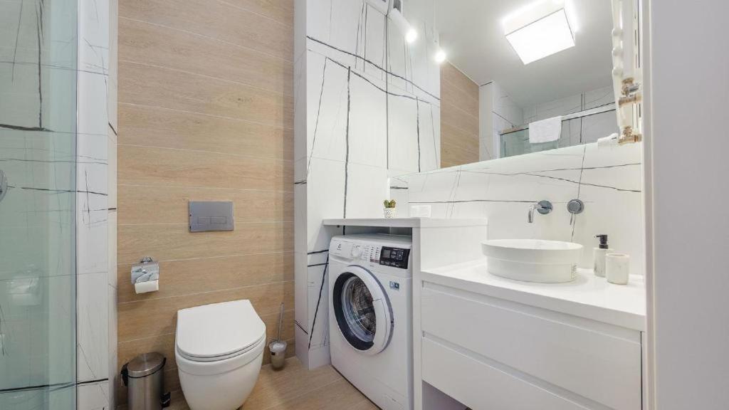 Apartamenty Kasprowicza 20A Klimatyzacja Basen Fintess Sauny Parking Bawialnia Zmywarkataras Wysoki Standard W Pelni Wyposazony Kolberg Exterior foto