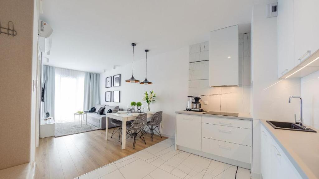 Apartamenty Kasprowicza 20A Klimatyzacja Basen Fintess Sauny Parking Bawialnia Zmywarkataras Wysoki Standard W Pelni Wyposazony Kolberg Exterior foto